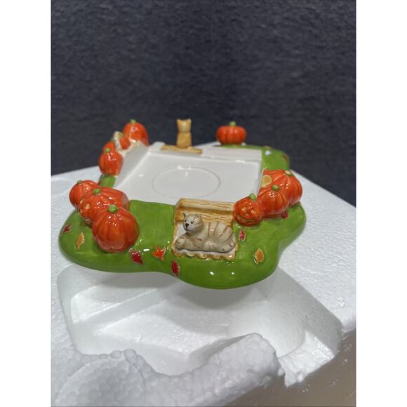 AVON Autumn's Glow Tealight House By Luminous Treasures Fall/Halloween 2002 - Picture 5 of 10